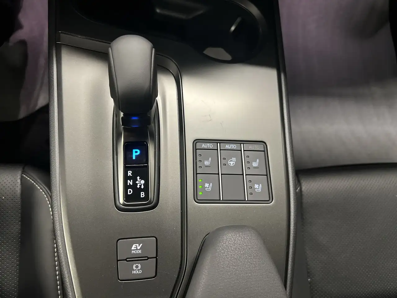 Lexus UX 300h fotografie Lexus UX 300h