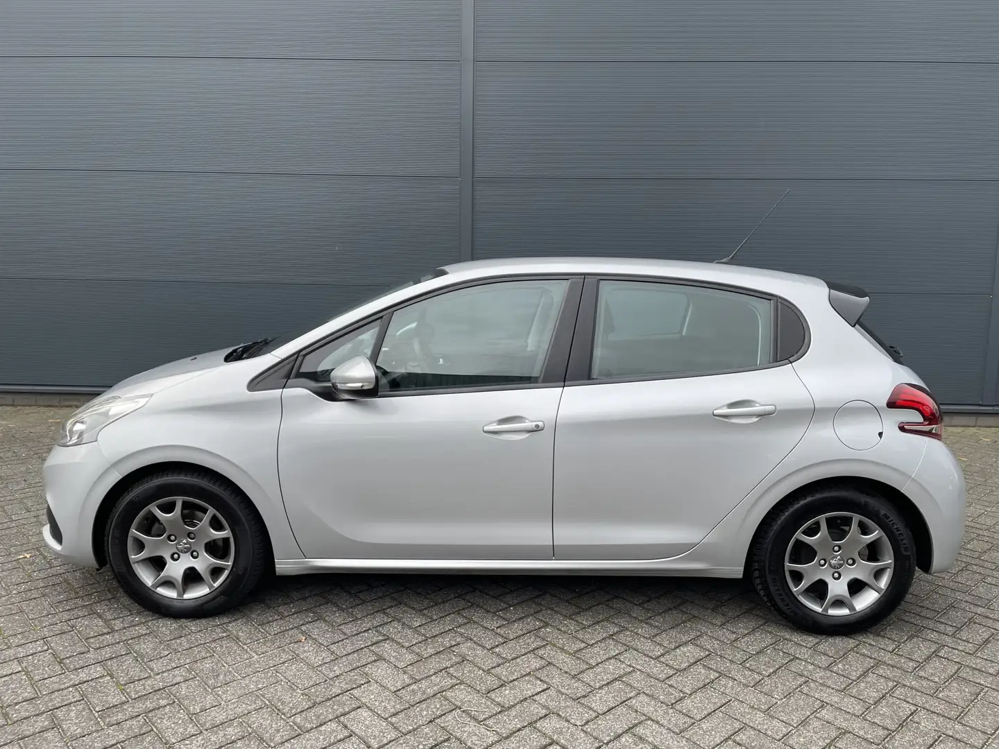 Peugeot 208 82pk Blue Lion (Airco - Navigatie - Apple Carplay Zilver - 2