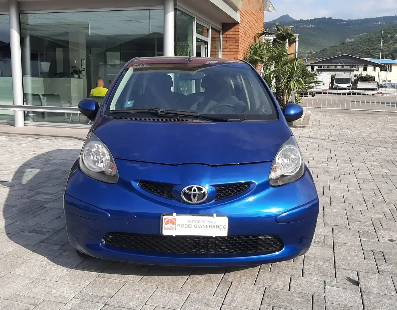 Toyota Aygo 5p 1.0 Bleu - 2