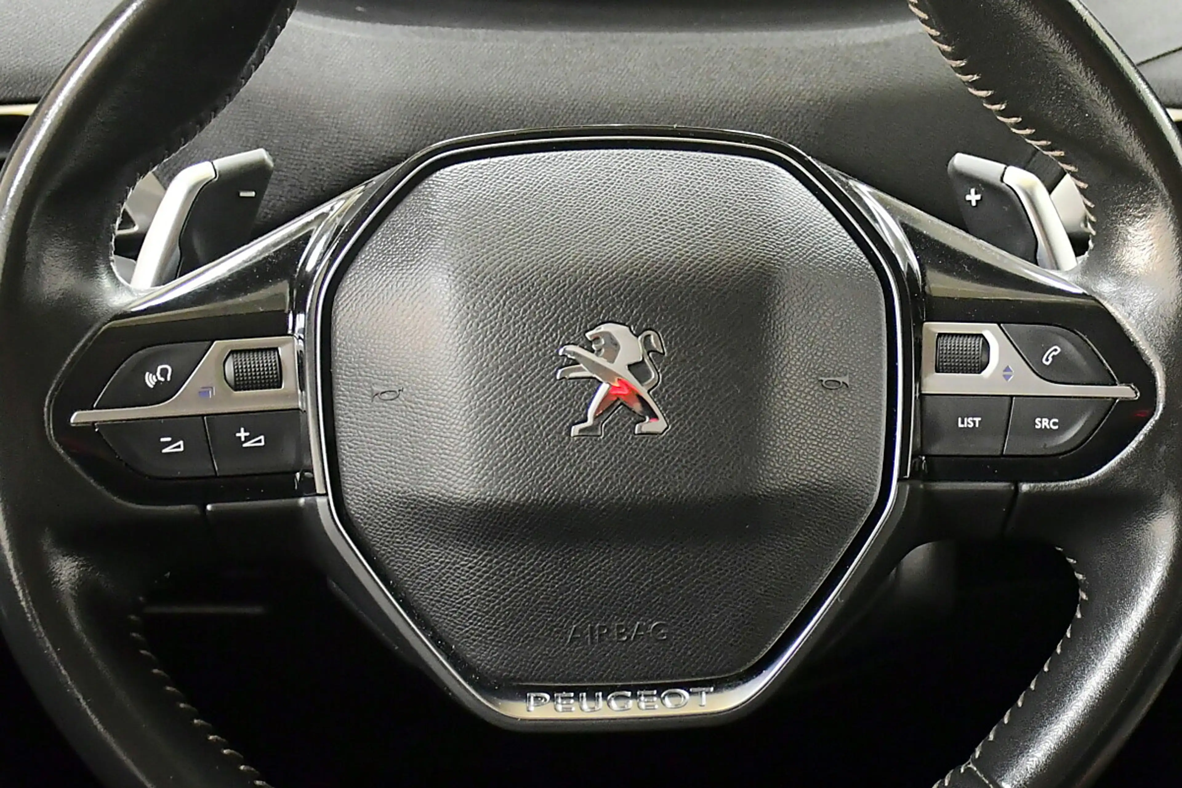 Peugeot 5008 BlueHDI 130 EAT8 Active Pack — photo 17