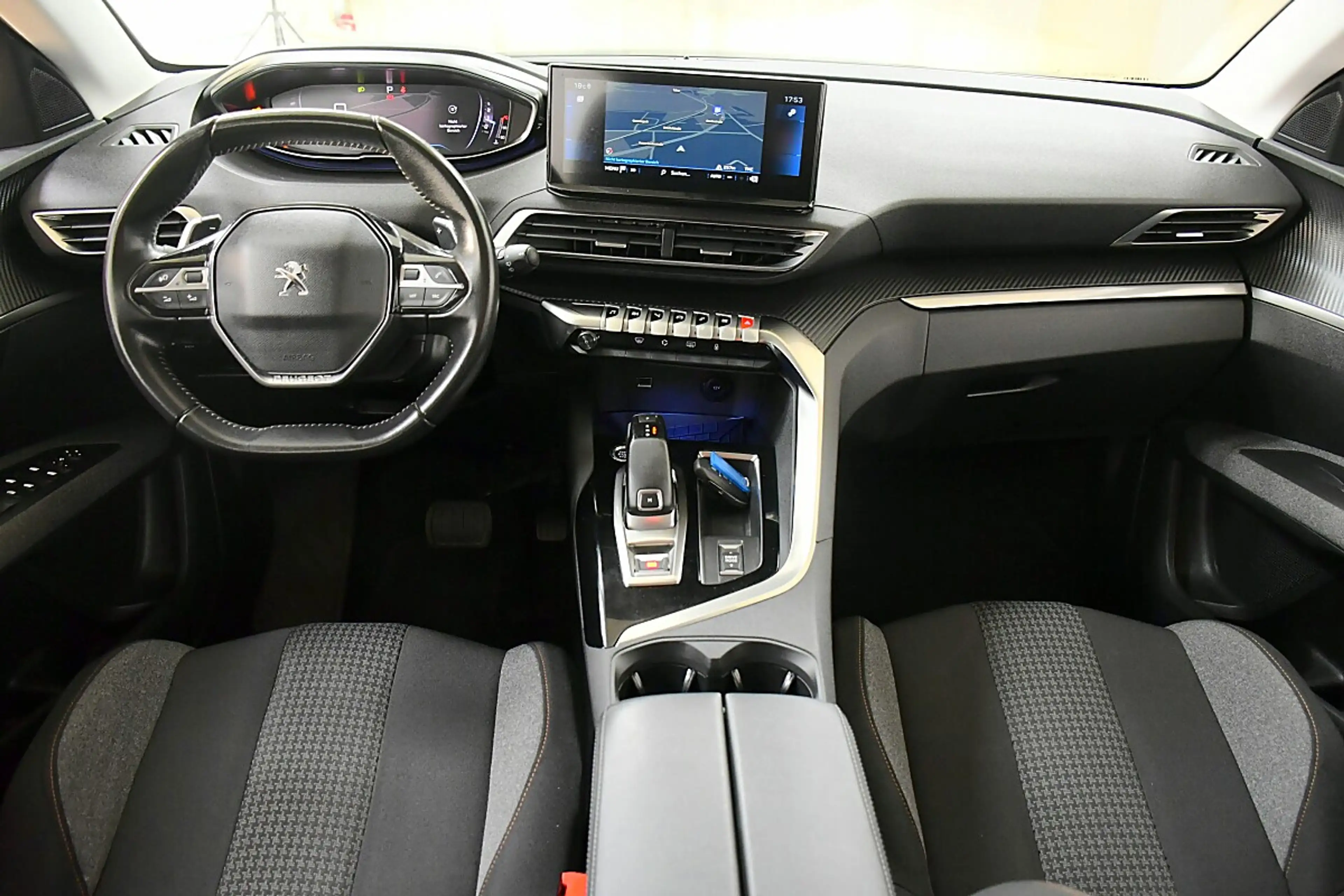 Peugeot 5008 BlueHDI 130 EAT8 Active Pack — photo 14