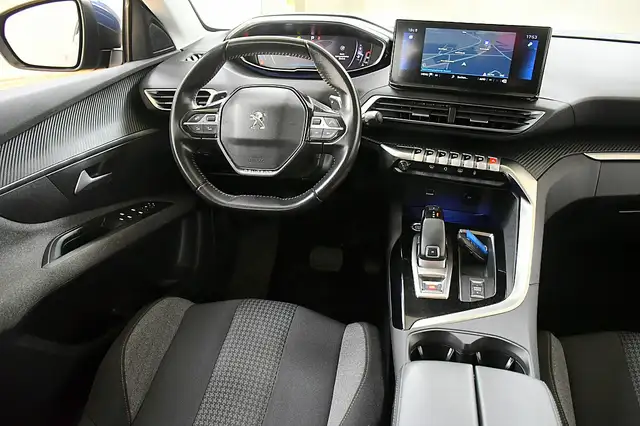 Peugeot 5008 view 2