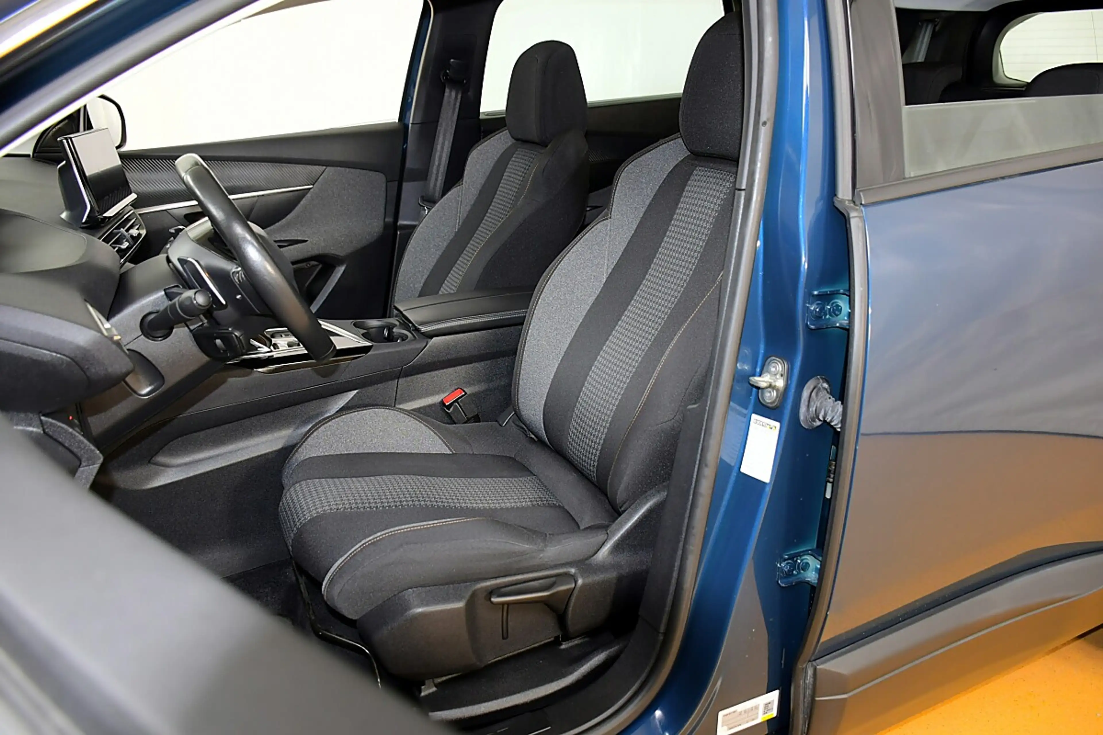Peugeot 5008 BlueHDI 130 EAT8 Active Pack — photo 12