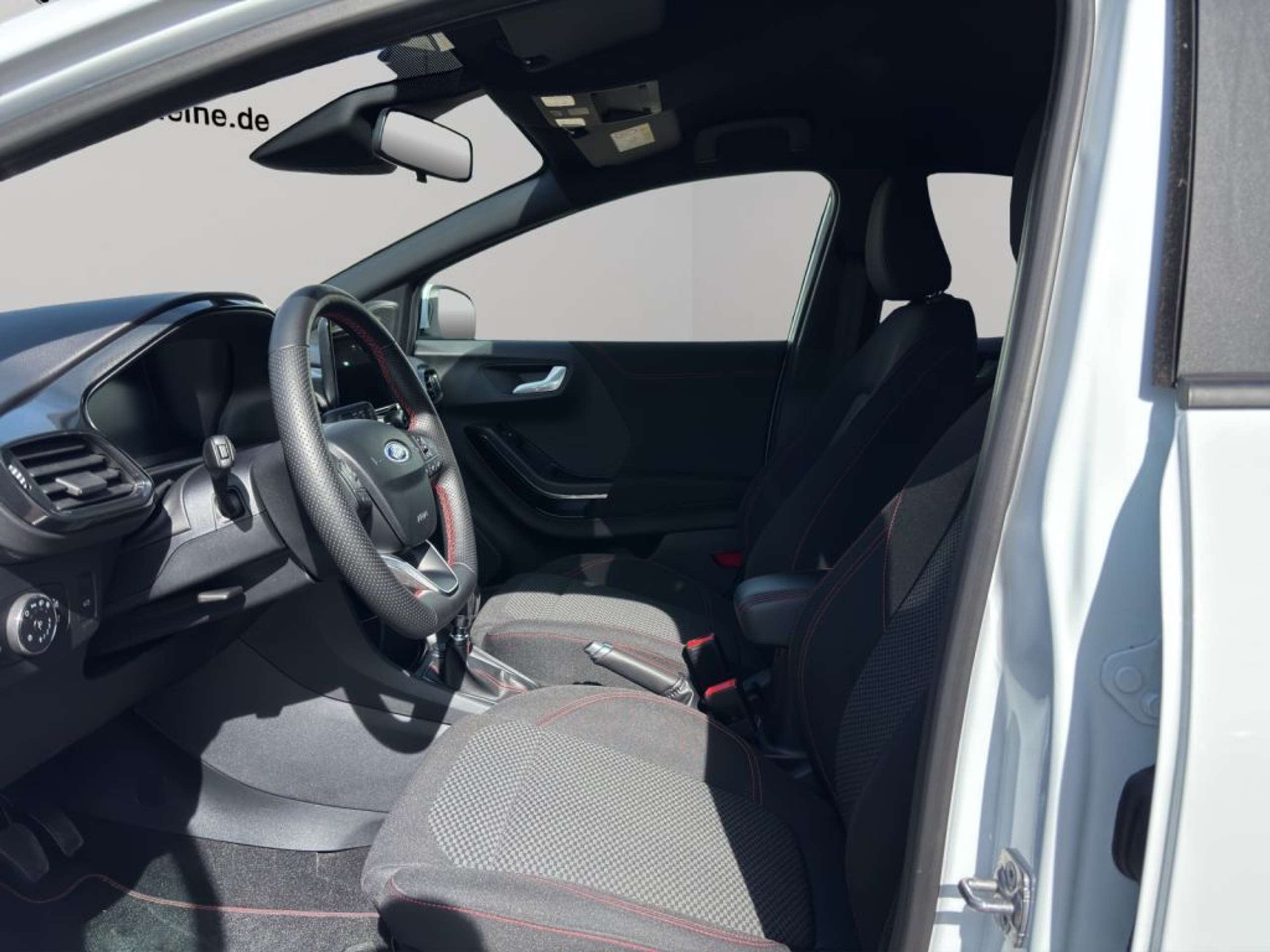 Fahrzeugabbildung Ford Puma ST-LINE 1.0 Ltr. 125 PS *CARPLAY*NAVI*RFK* - mit KI generiert/bearbeitet