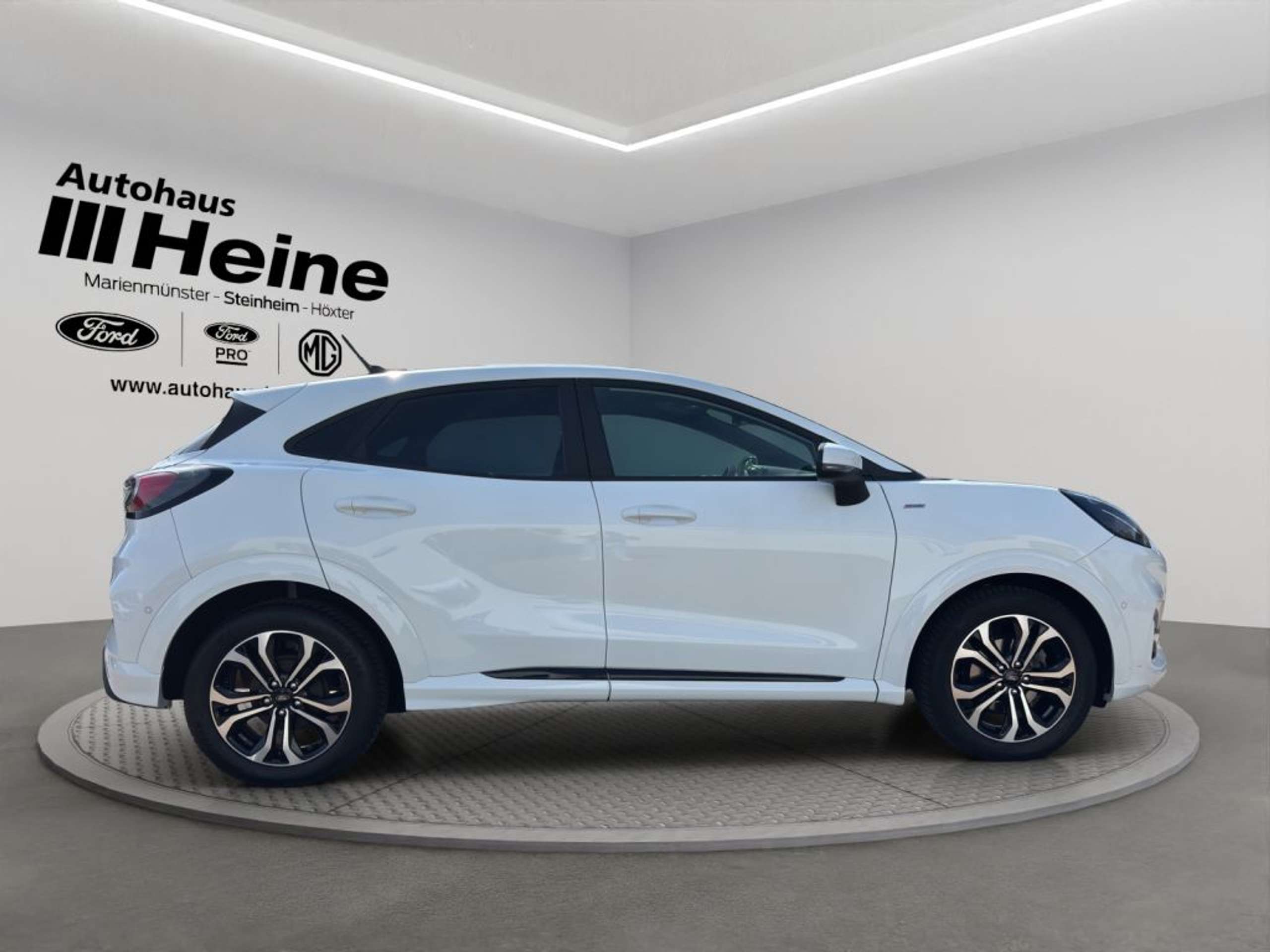 Fahrzeugabbildung Ford Puma ST-LINE 1.0 Ltr. 125 PS *CARPLAY*NAVI*RFK* - mit KI generiert/bearbeitet