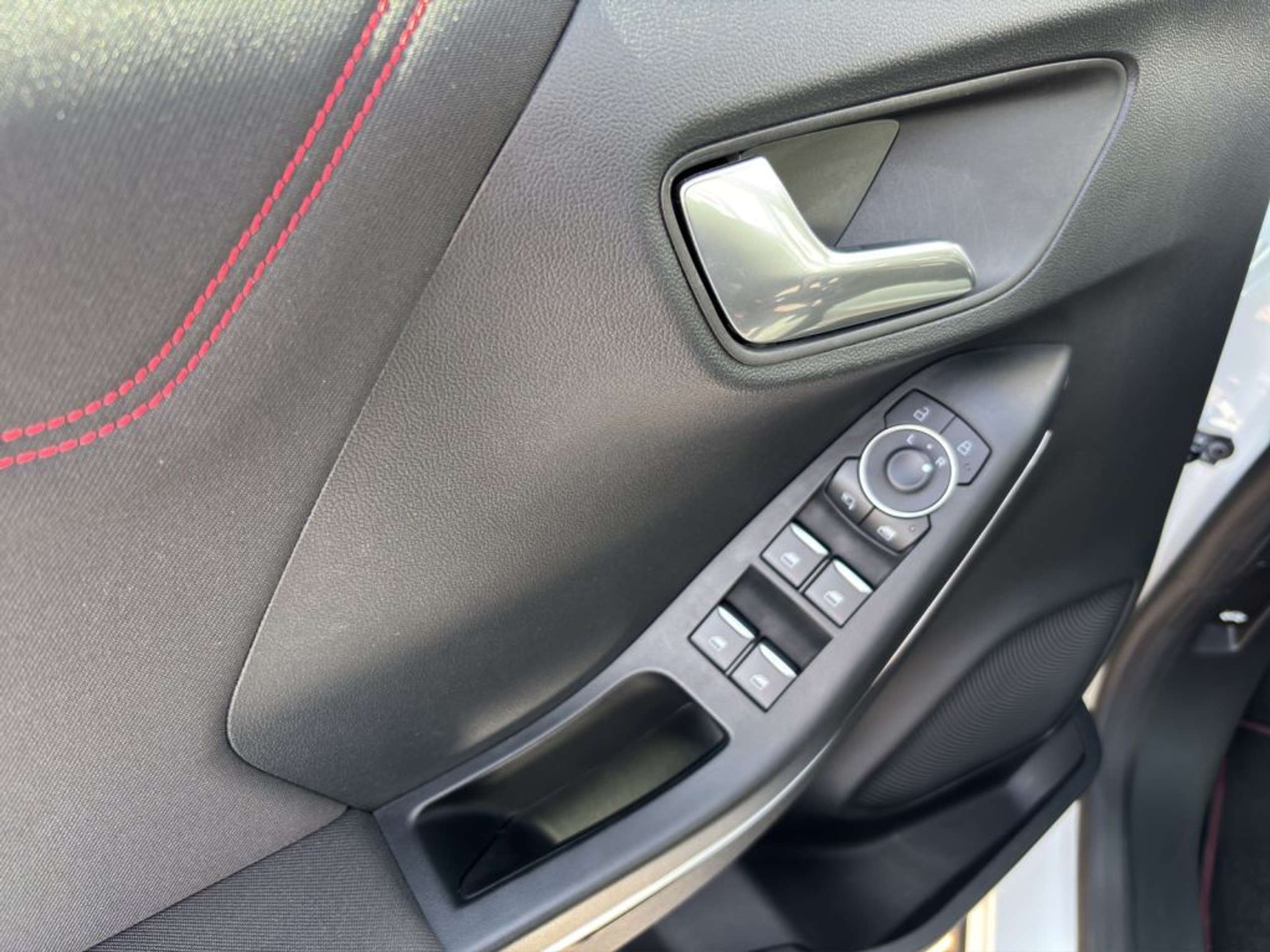 Fahrzeugabbildung Ford Puma ST-LINE 1.0 Ltr. 125 PS *CARPLAY*NAVI*RFK* - mit KI generiert/bearbeitet