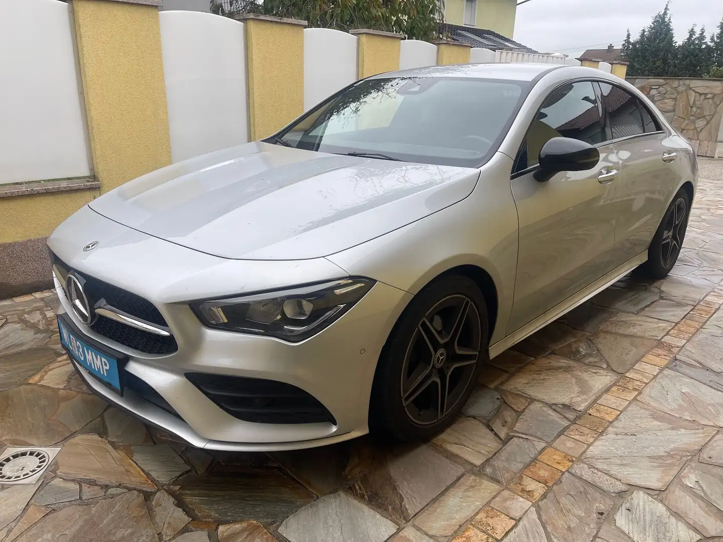 Mercedes-Benz CLA 180 AMG Line Silber - 1