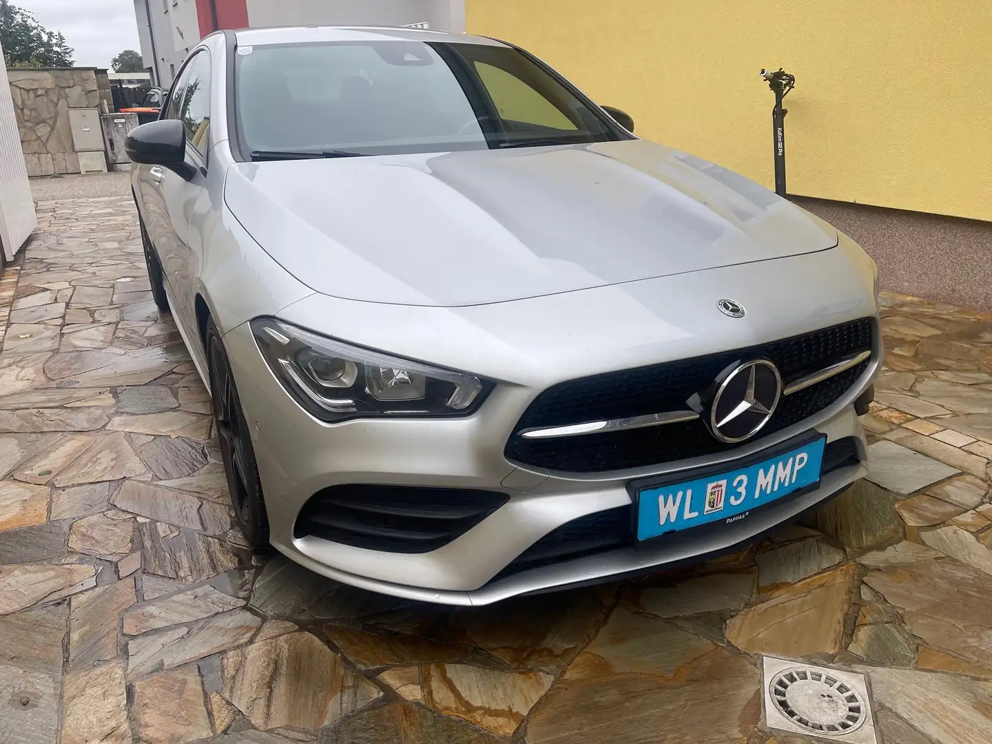 Mercedes-Benz CLA 180 AMG Line Silber - 2