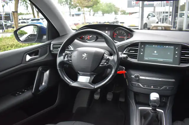 Peugeot 308 view 4