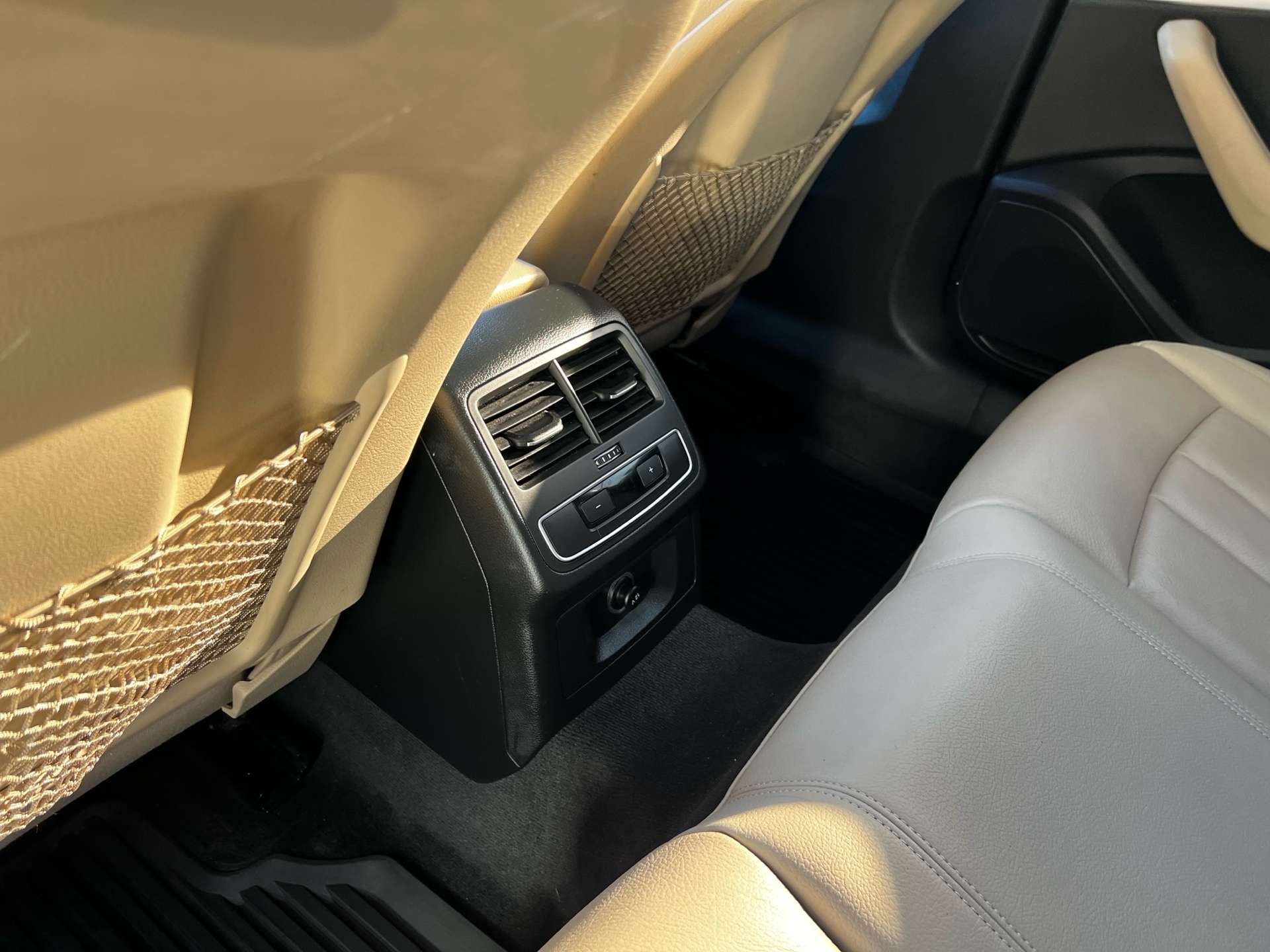2018 Audi A4 2.0 TFSI quattro Komfort S tronic thumb 9