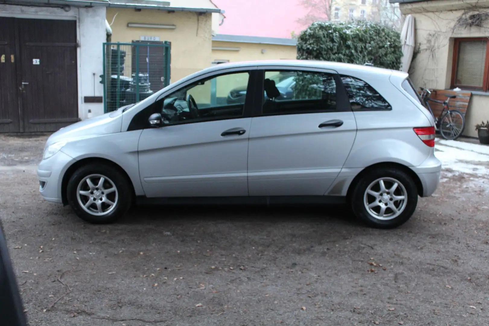 Mercedes-Benz B 150 *TÜV NEU* Silber - 2