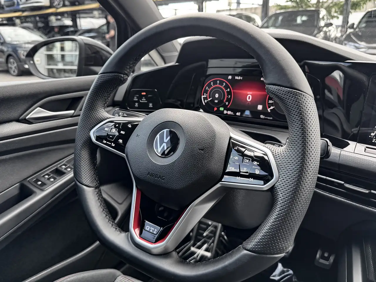 Volkswagen Golf GTI снимка Volkswagen Golf GTI