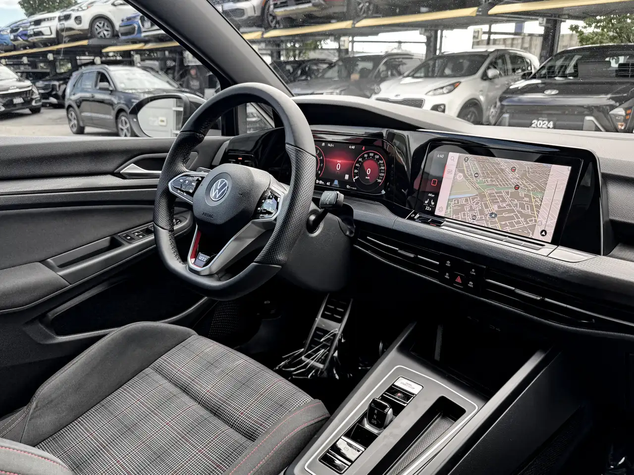 Volkswagen Golf GTI снимка Volkswagen Golf GTI