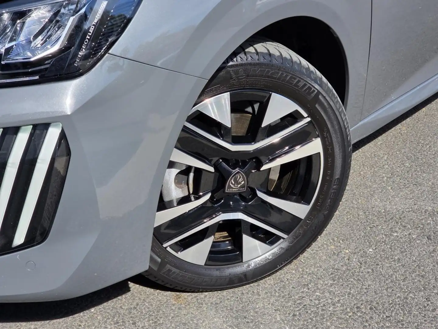 Peugeot 208 ALLURE 1.2 HYBRID 110 DCS6 PK VISION+NAVIGATION+PK Gris - 2