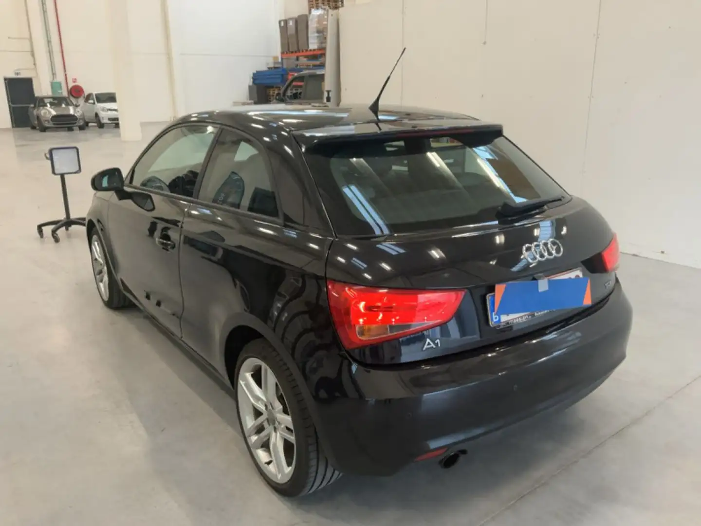 Audi A1 1.6 TDI 105CH FAP AMBITION Noir - 2