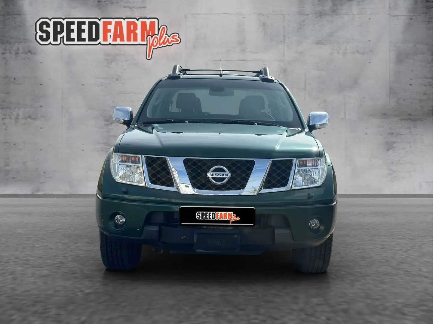Nissan Navara Double Cab 4X4 Grün - 2
