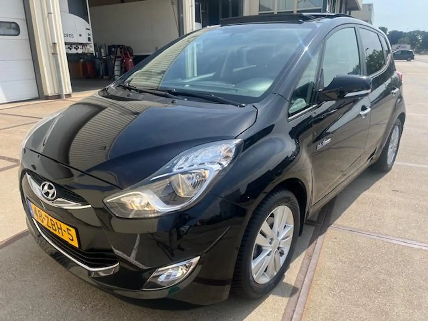 Hyundai iX20 schuifkanteldak 1.4i i-Vision Zwart - 2