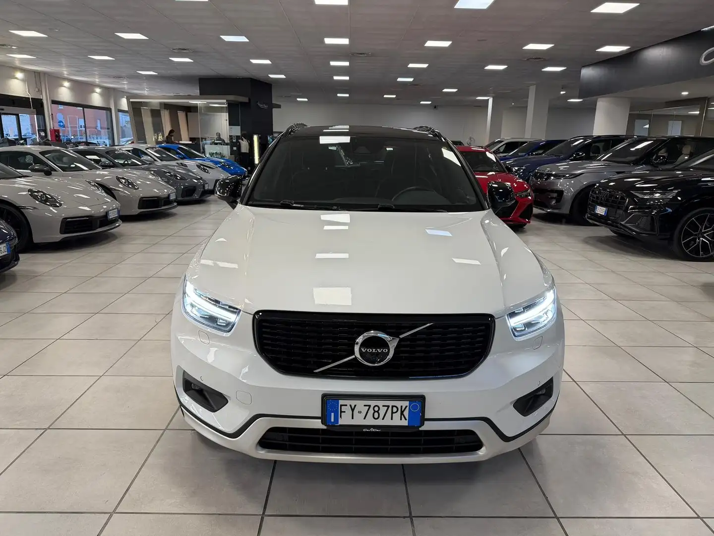 Volvo XC40 2.0 t5 R-design awd geartronic Bianco - 2