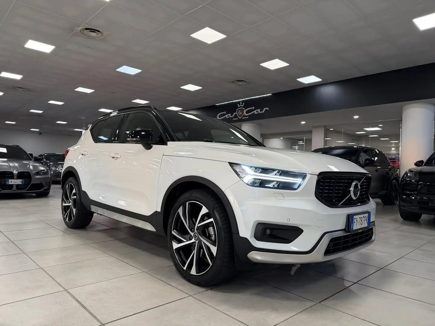 Volvo XC40 2.0 t5 R-design awd geartronic Bianco - 1