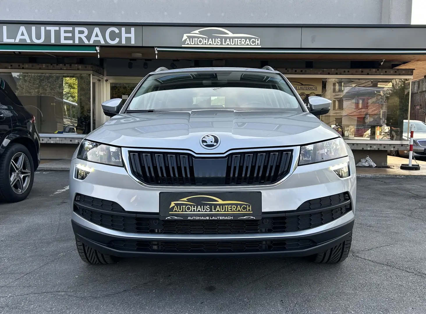 Skoda Karoq 4x4 Ambition TDI DSG *1.BESITZ *AHK *ACC *KAM *NAV Grau - 2