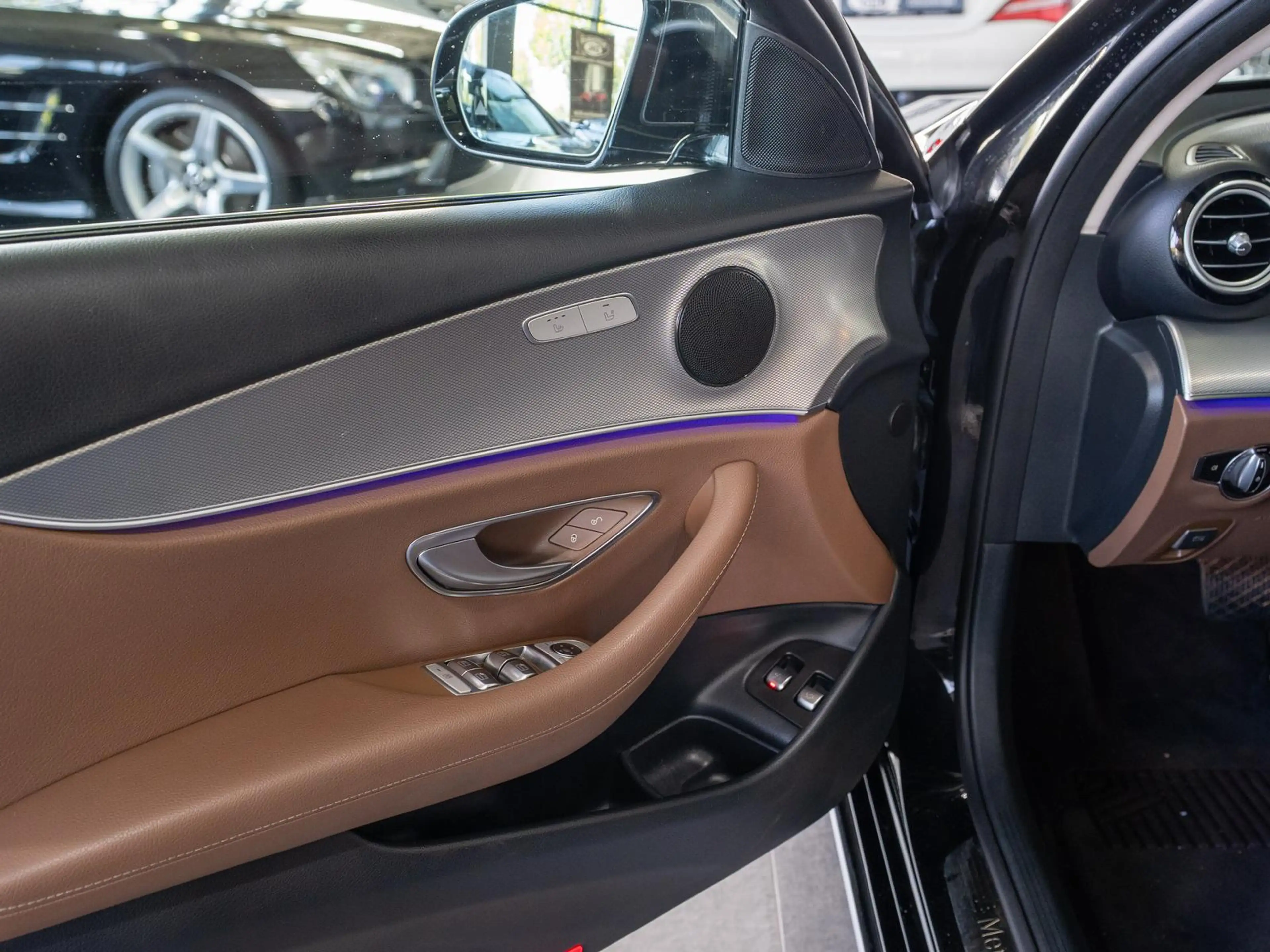 Mercedes-Benz E 220 d 9G-Tronic *MULTIBEAM*LED*AHK*R-KAMERA* — photo 11