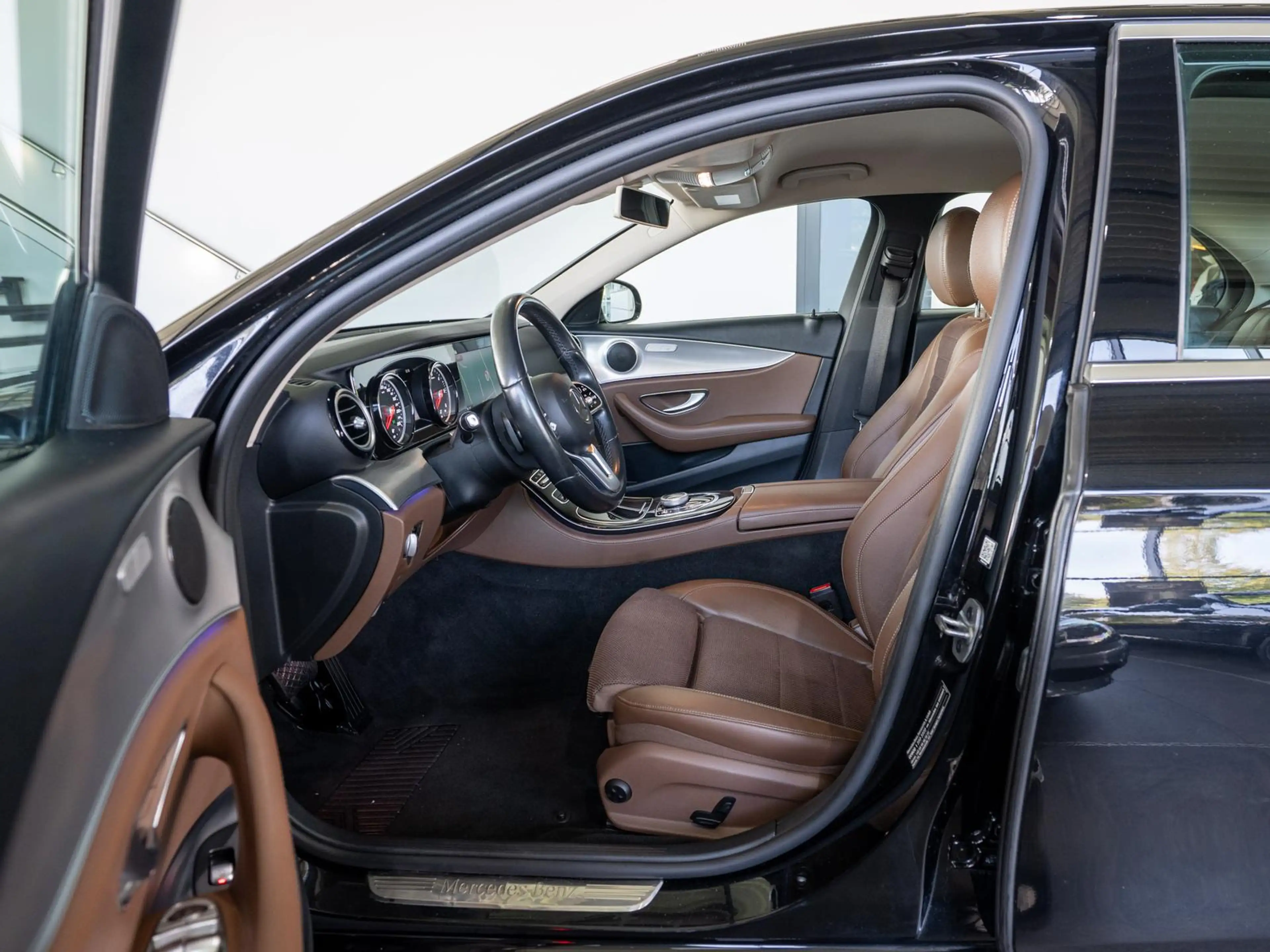 Mercedes-Benz E 220 d 9G-Tronic *MULTIBEAM*LED*AHK*R-KAMERA* — photo 9