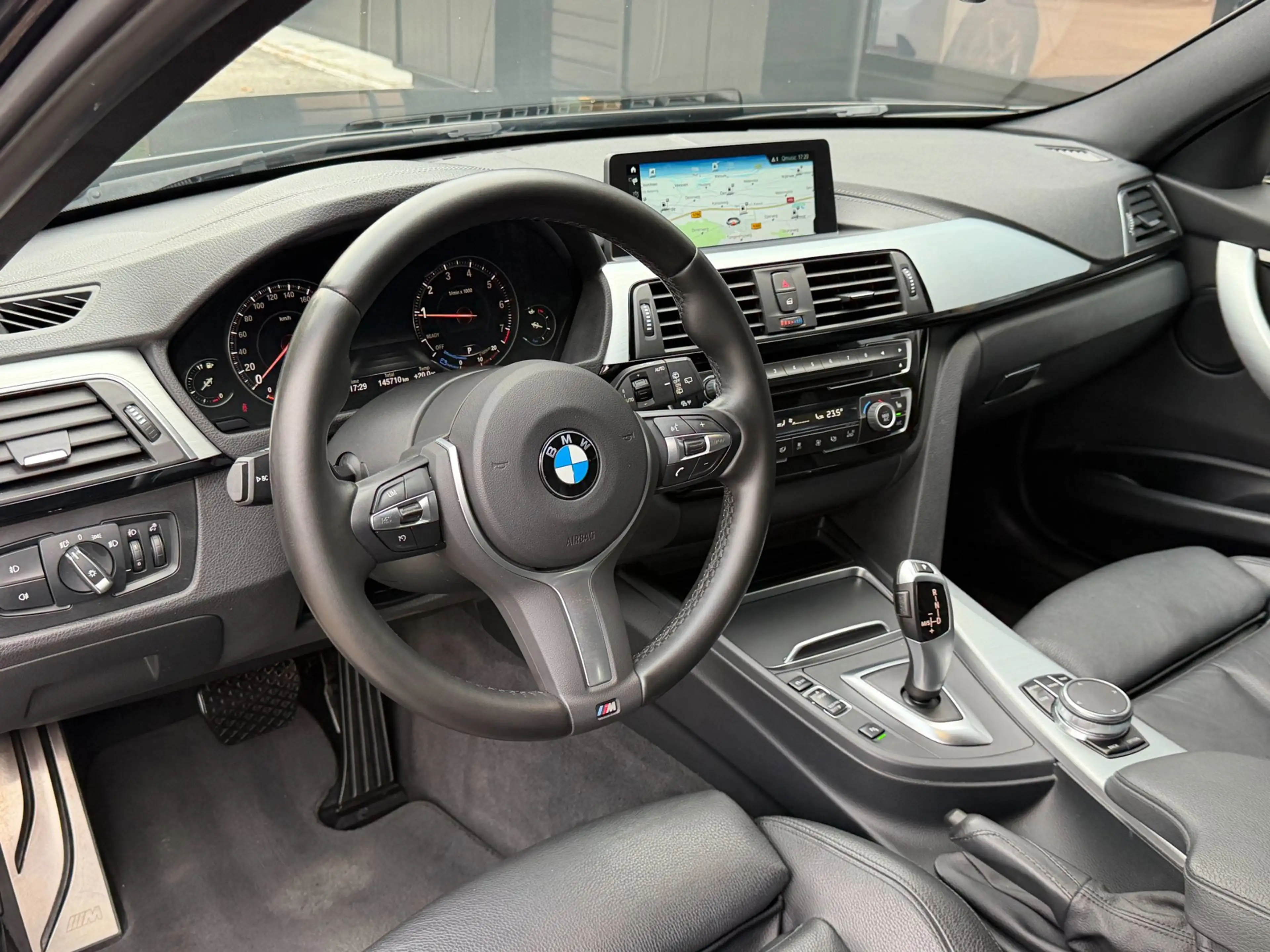 BMW 318 3-serie Touring 318i M-Sport LED Navi Leder Cruise — photo 11