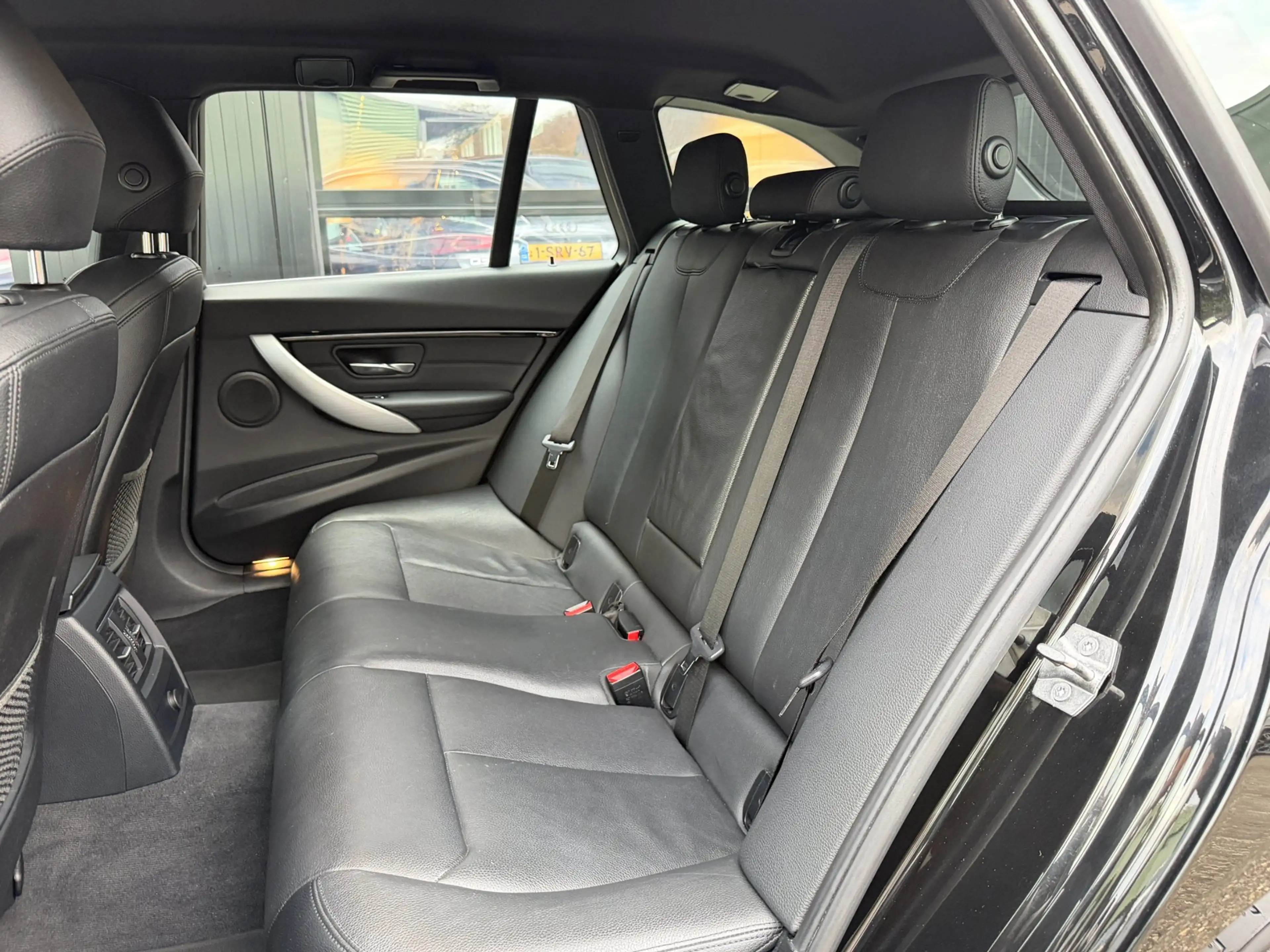 BMW 318 3-serie Touring 318i M-Sport LED Navi Leder Cruise — photo 15