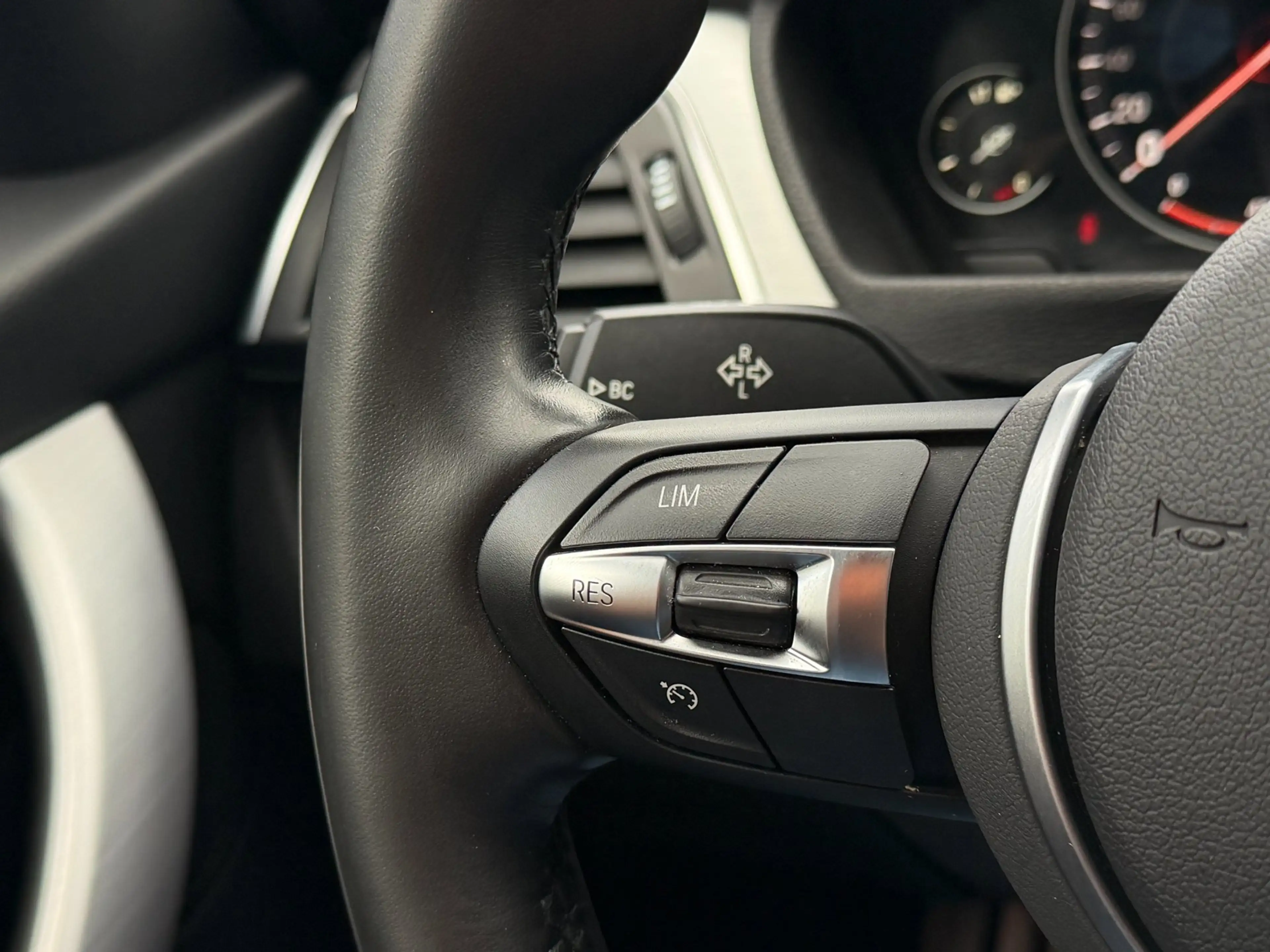 BMW 318 3-serie Touring 318i M-Sport LED Navi Leder Cruise — photo 22