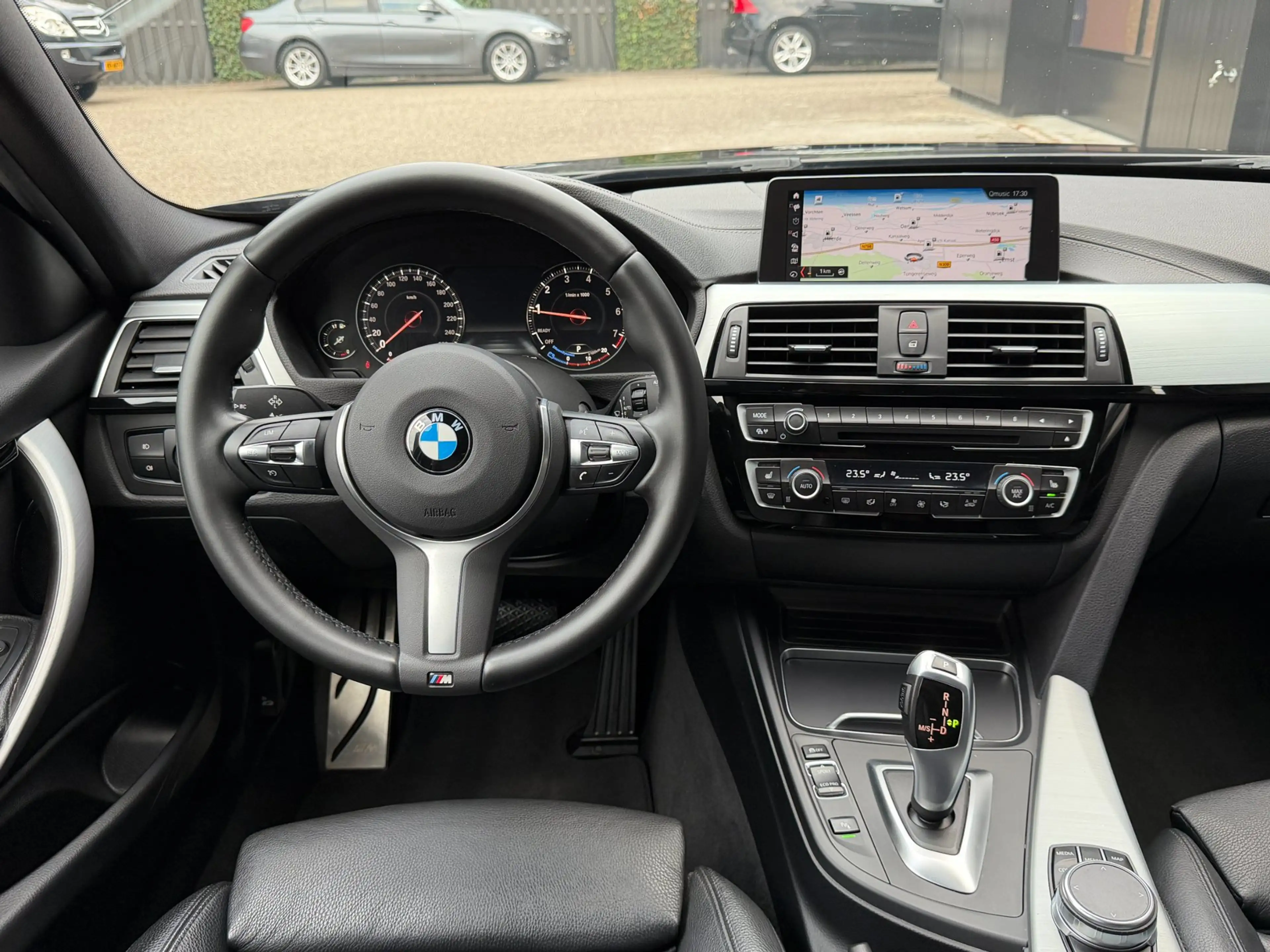 BMW 318 3-serie Touring 318i M-Sport LED Navi Leder Cruise — photo 12