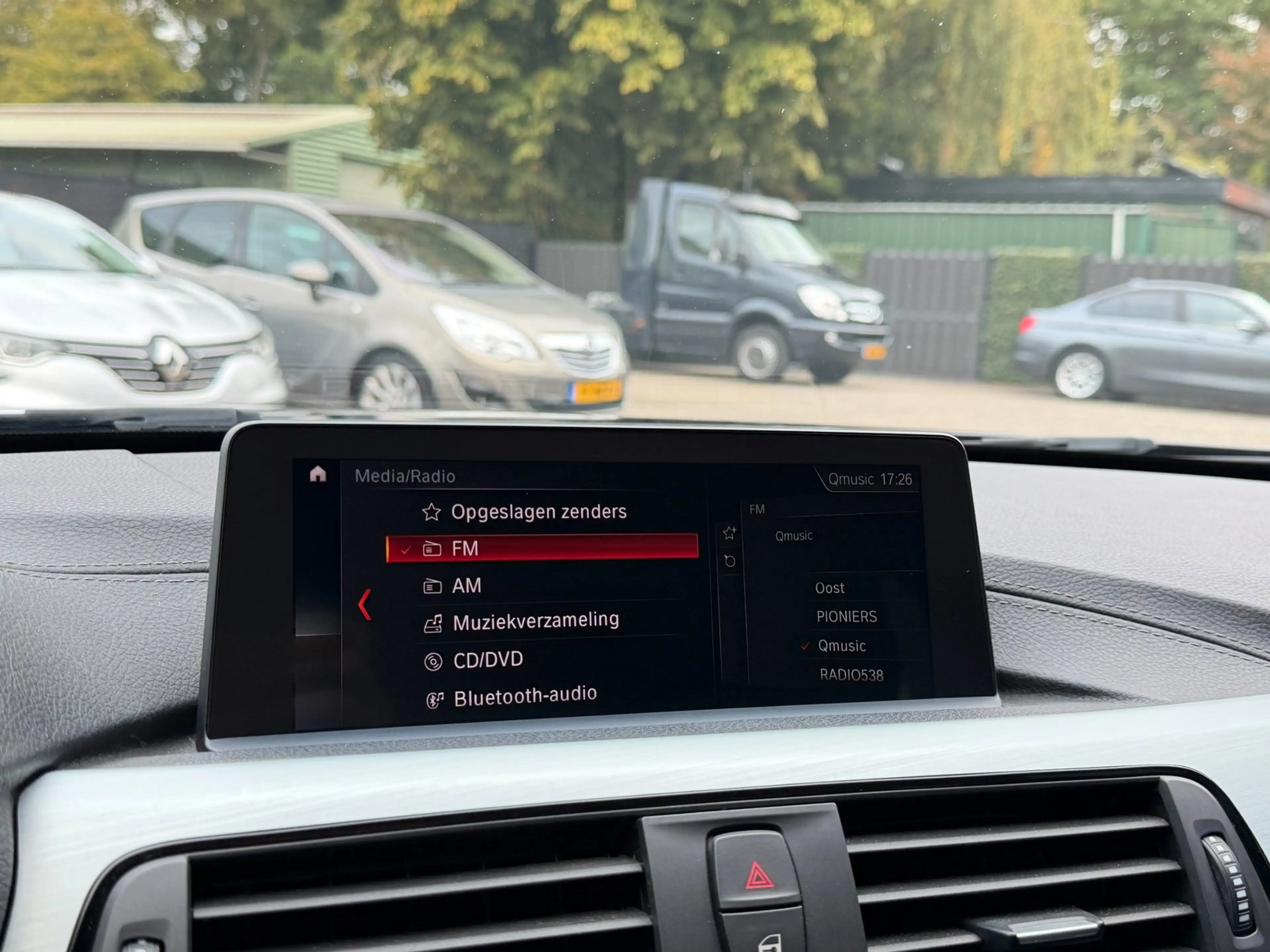 BMW 318 3-serie Touring 318i M-Sport LED Navi Leder Cruise — photo 17