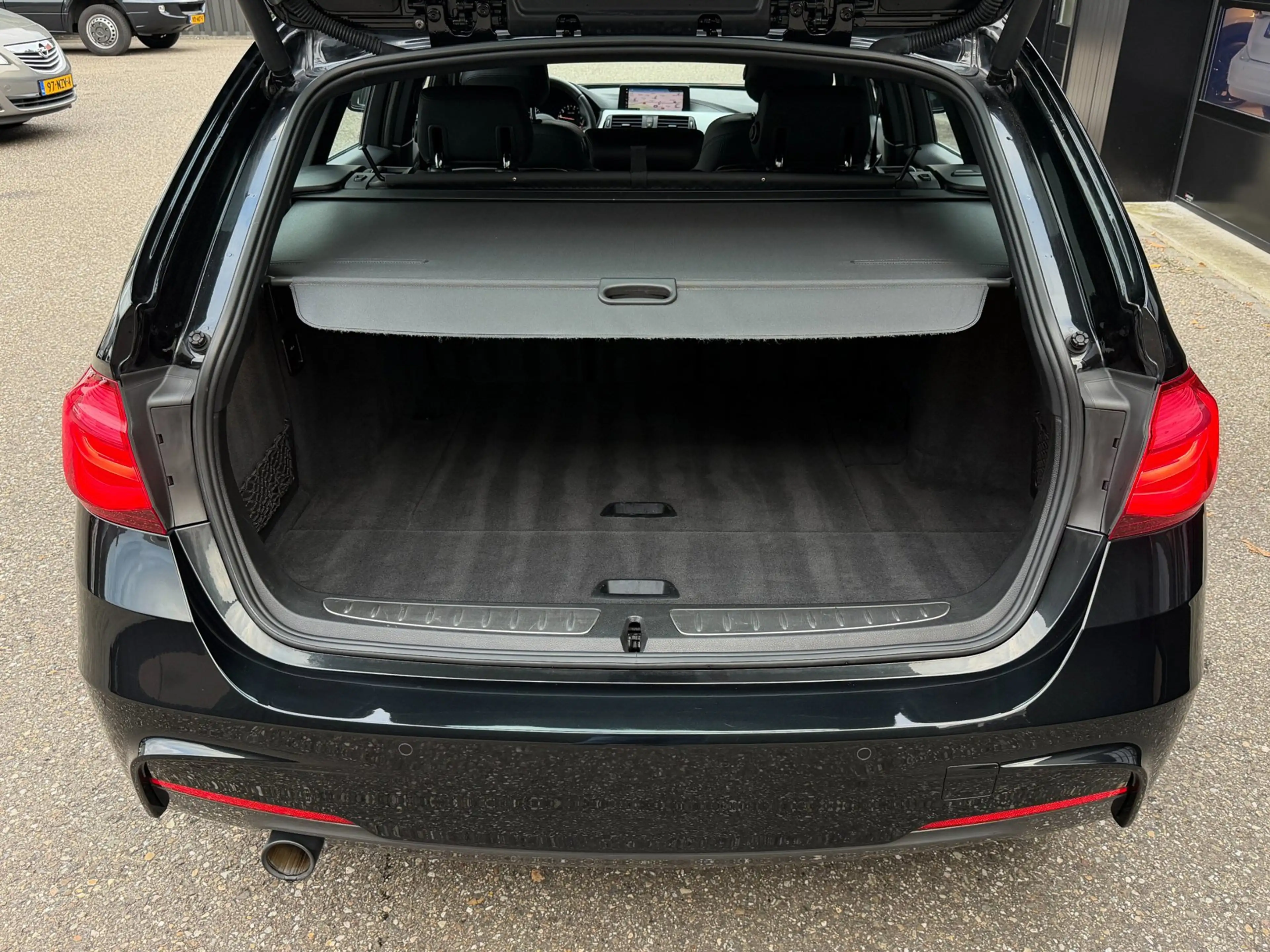 BMW 318 3-serie Touring 318i M-Sport LED Navi Leder Cruise — photo 32