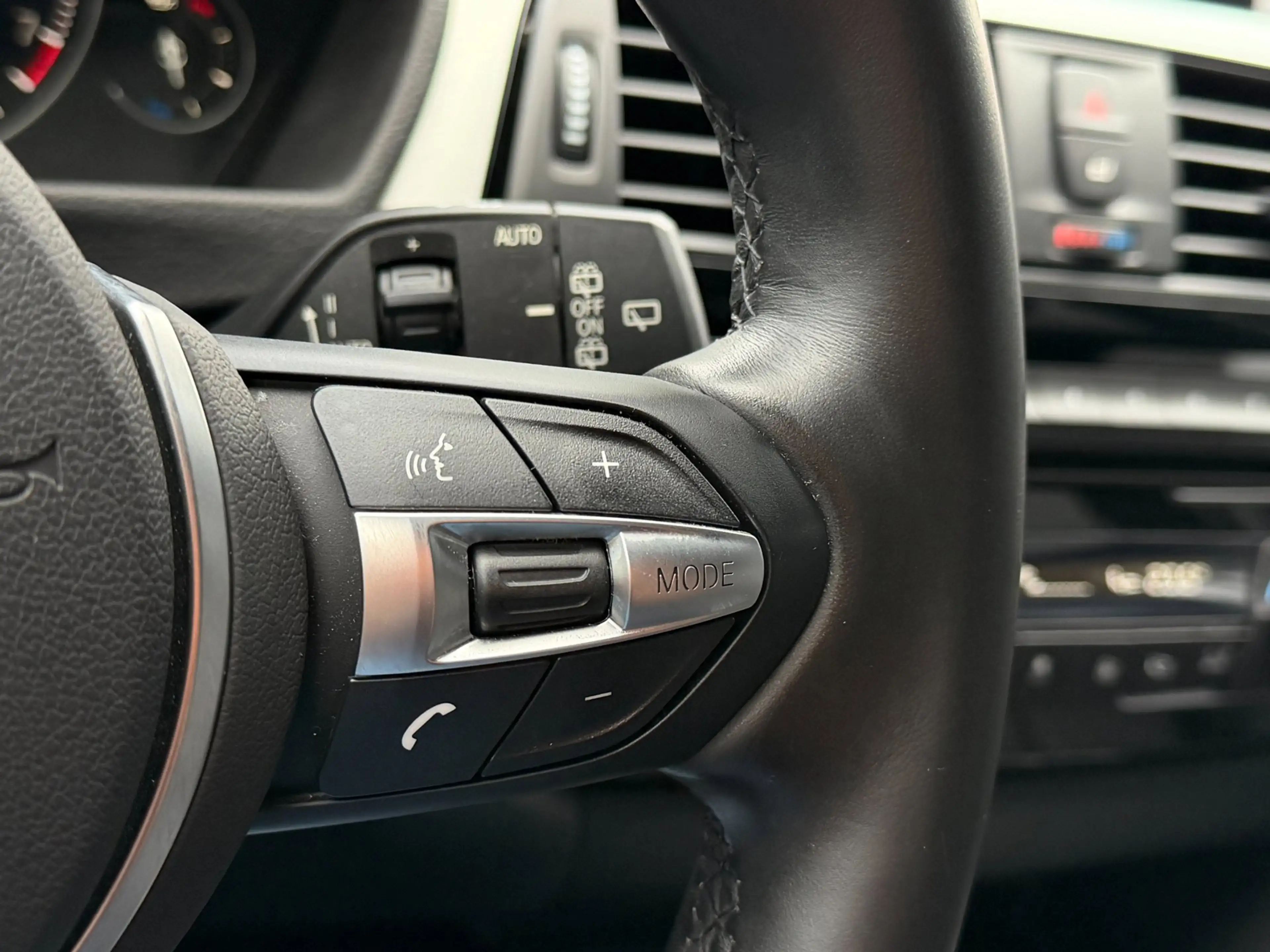 BMW 318 3-serie Touring 318i M-Sport LED Navi Leder Cruise — photo 23