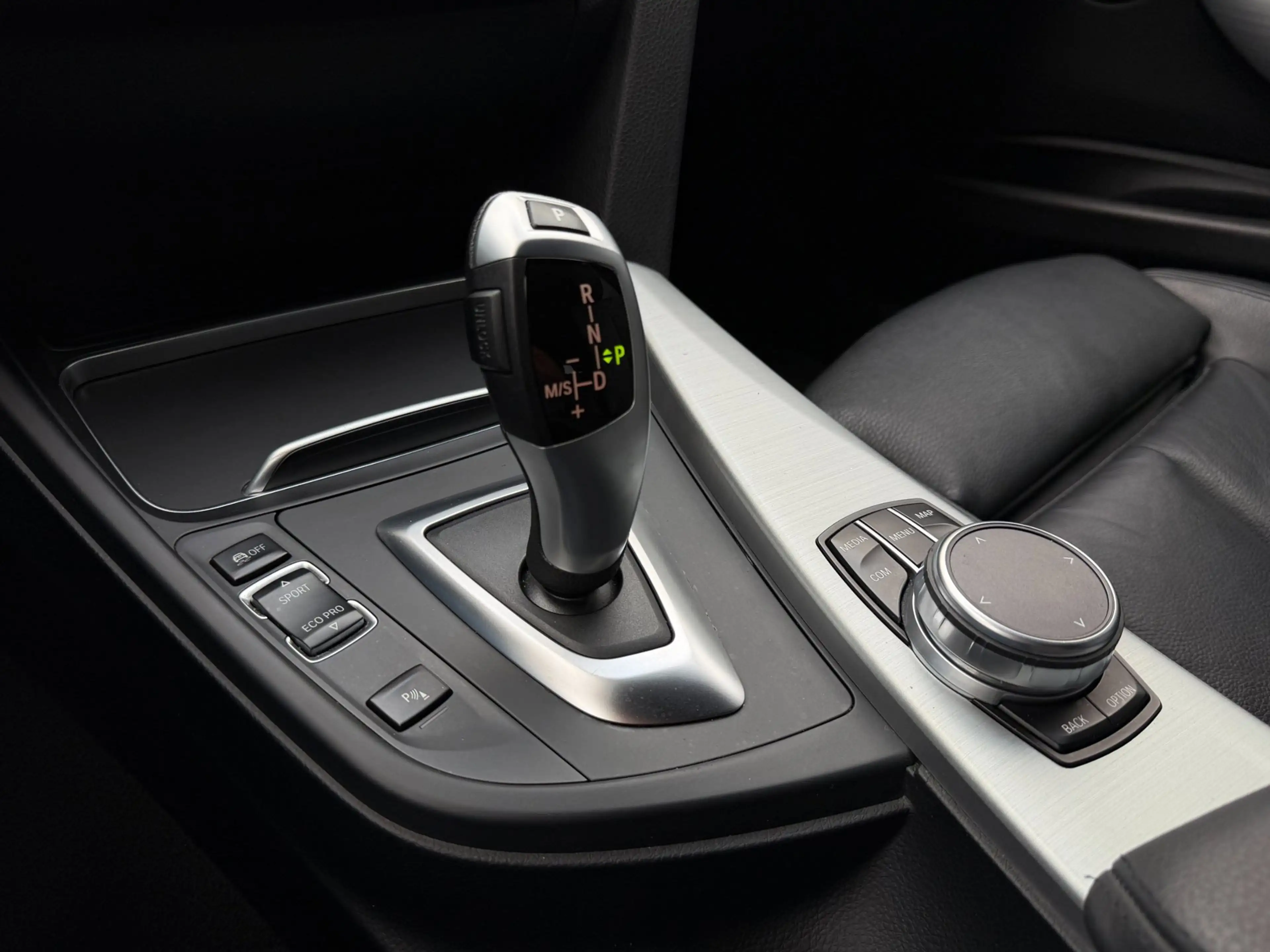 BMW 318 3-serie Touring 318i M-Sport LED Navi Leder Cruise — photo 21