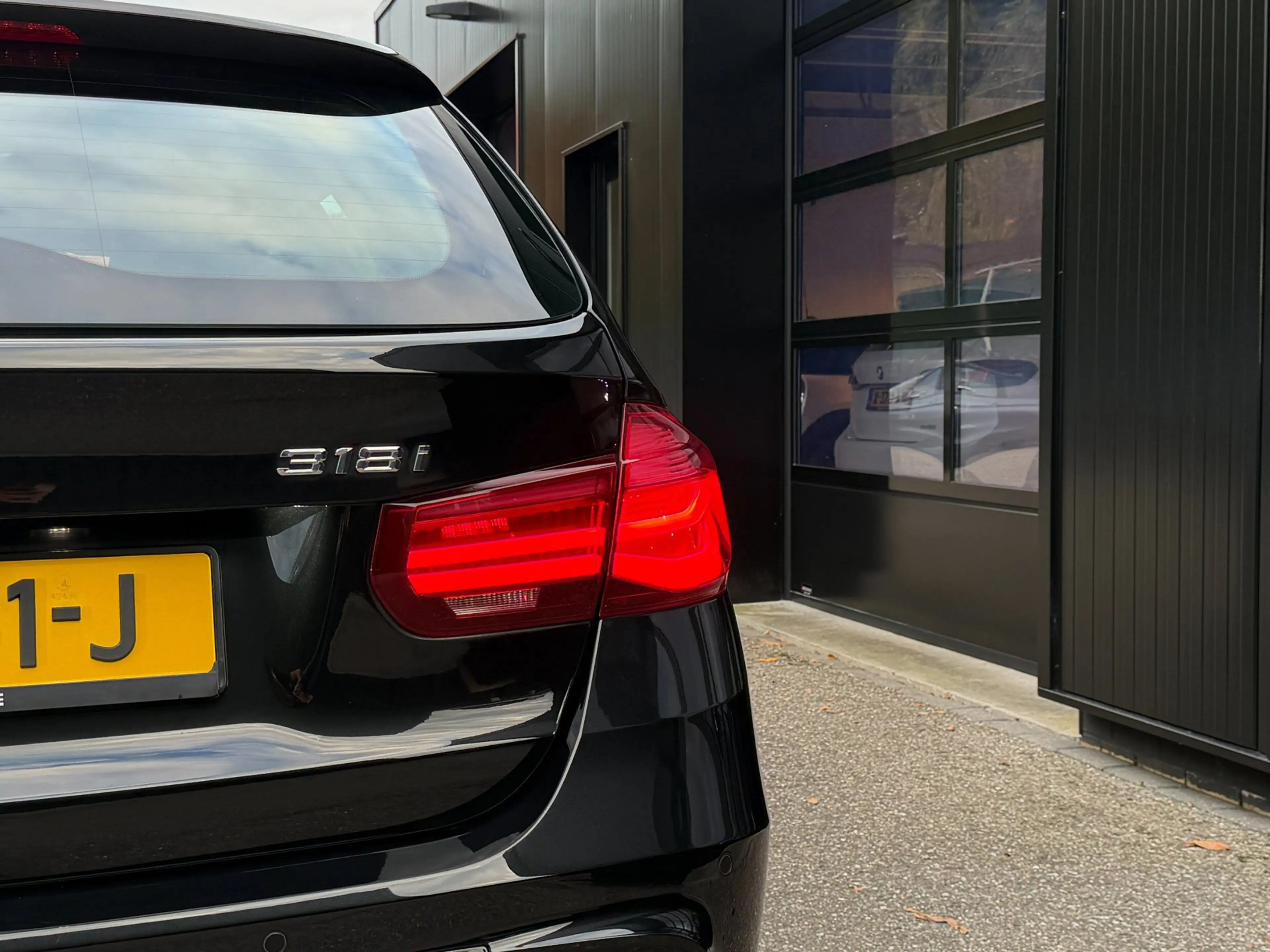 BMW 318 3-serie Touring 318i M-Sport LED Navi Leder Cruise — photo 31