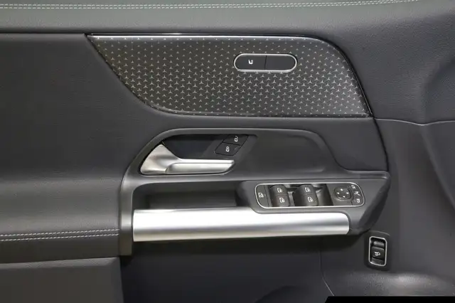 Mercedes-Benz B-Class view 14
