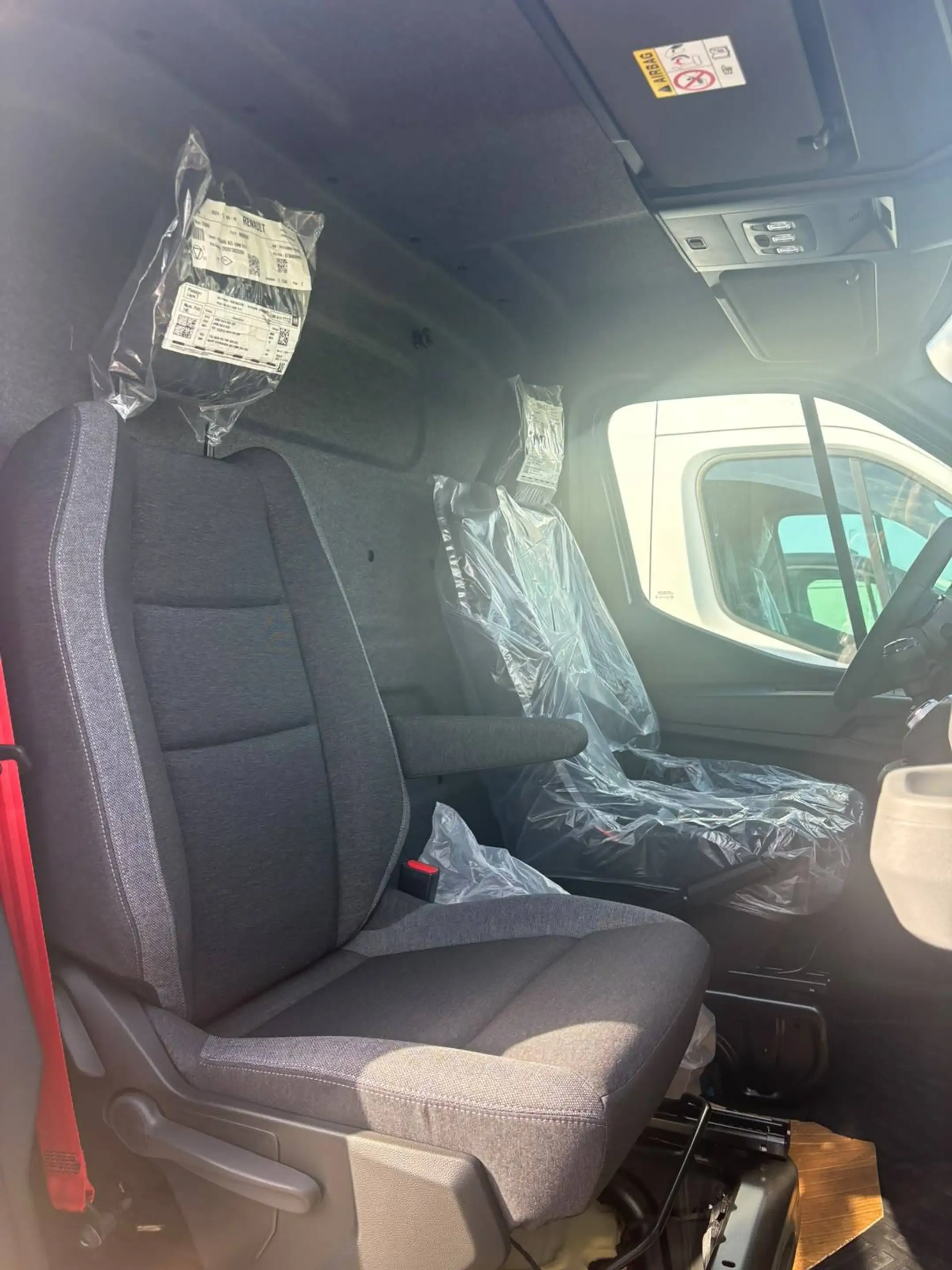 Renault Master Master RED VAN 170pk L2H2 — photo 11