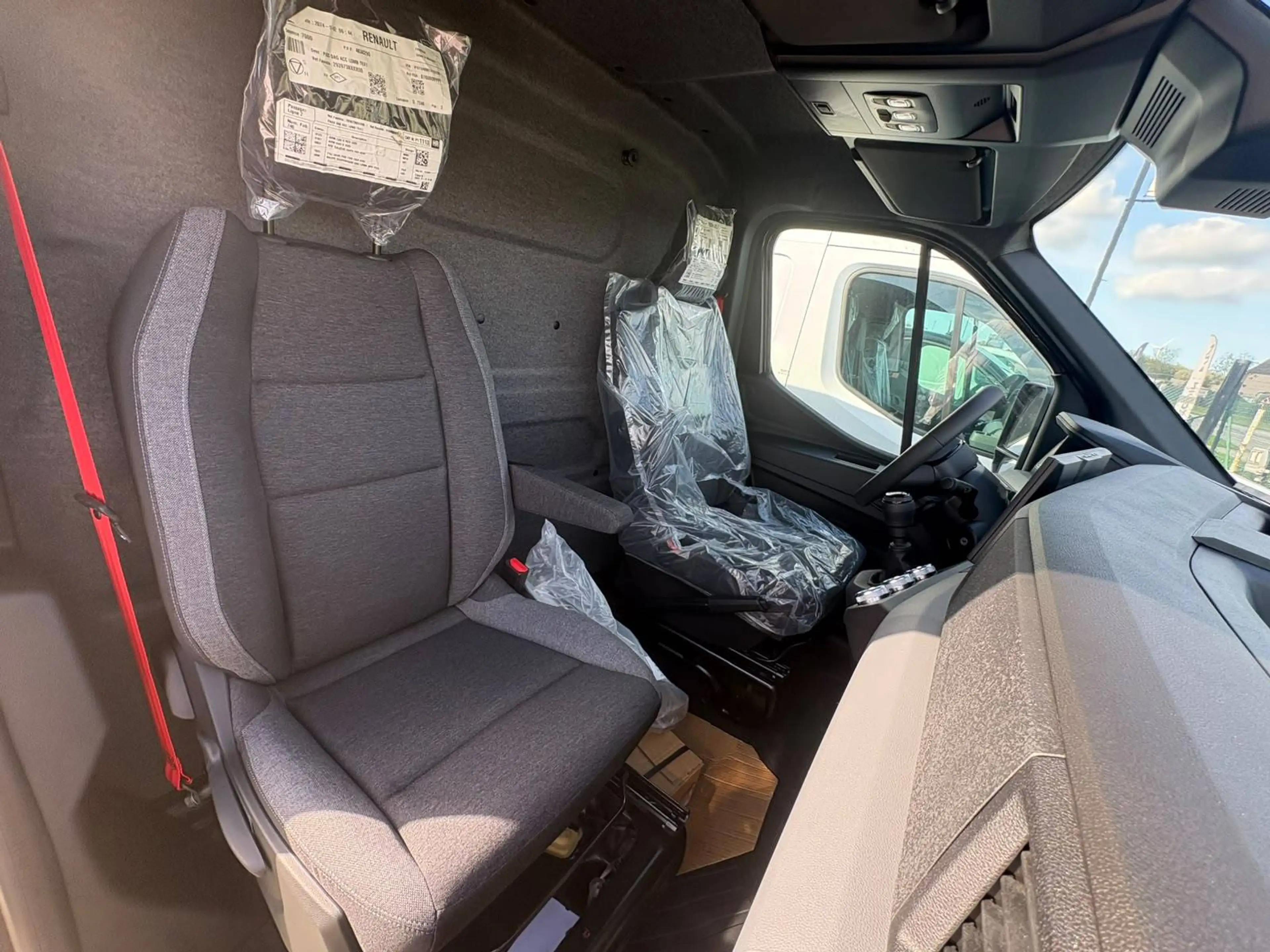Renault Master Master RED VAN 170pk L2H2 — photo 12