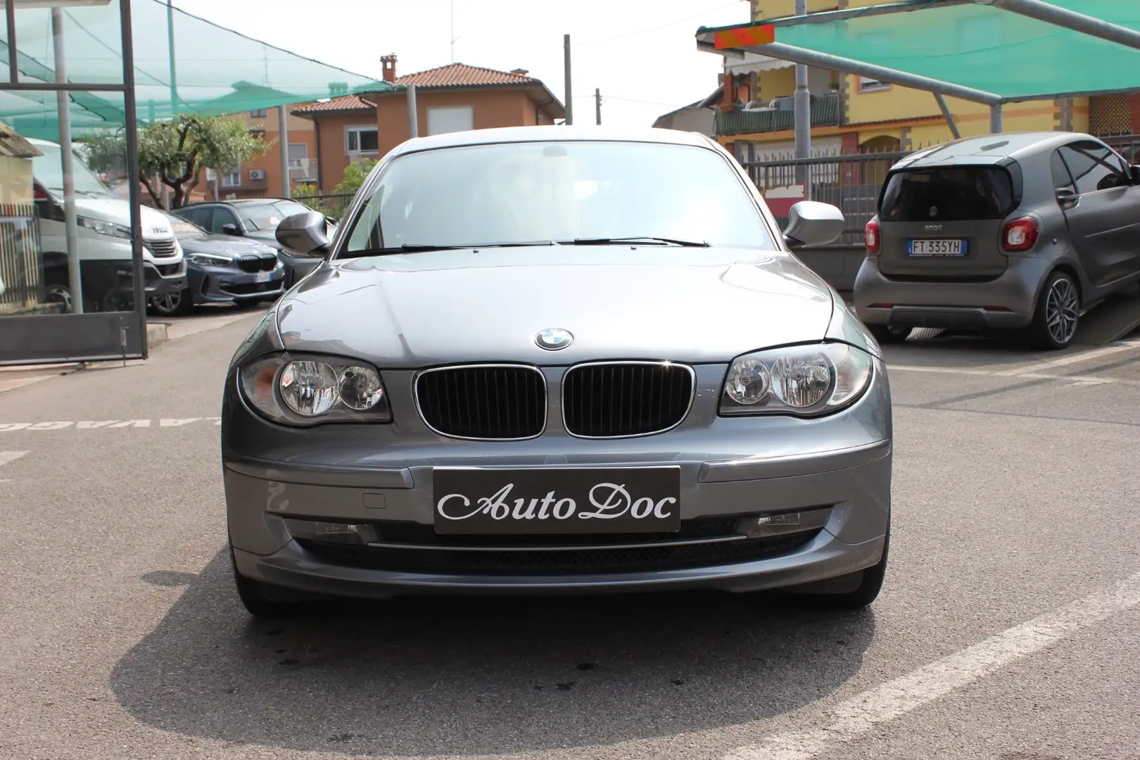BMW 118 d 2.0 143CV FUTURA CAMBIO AUTOMATICO Gris - 2
