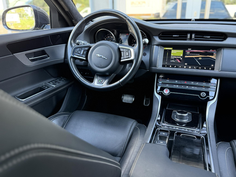 Jaguar XF Sportbrake 2.0t 250PK Chequered Flag |Pano|Leder — photo 11