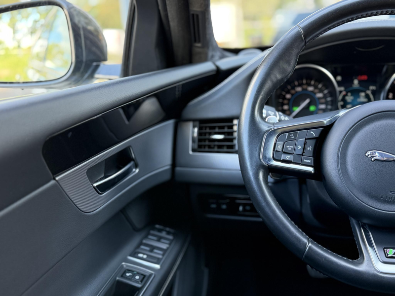 Jaguar XF Sportbrake 2.0t 250PK Chequered Flag |Pano|Leder — photo 13