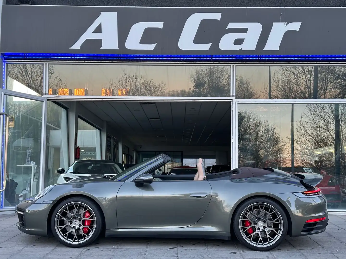 Porsche 992 Carrera 4S Cabriolet PDK Verde - 1