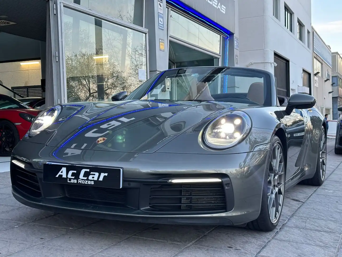 Porsche 992 Carrera 4S Cabriolet PDK Vert - 2