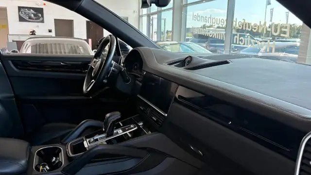 Porsche Cayenne view 13