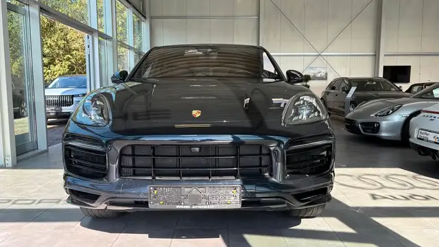 Porsche Cayenne view 3