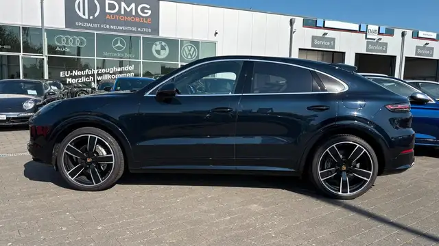 Porsche Cayenne view 2