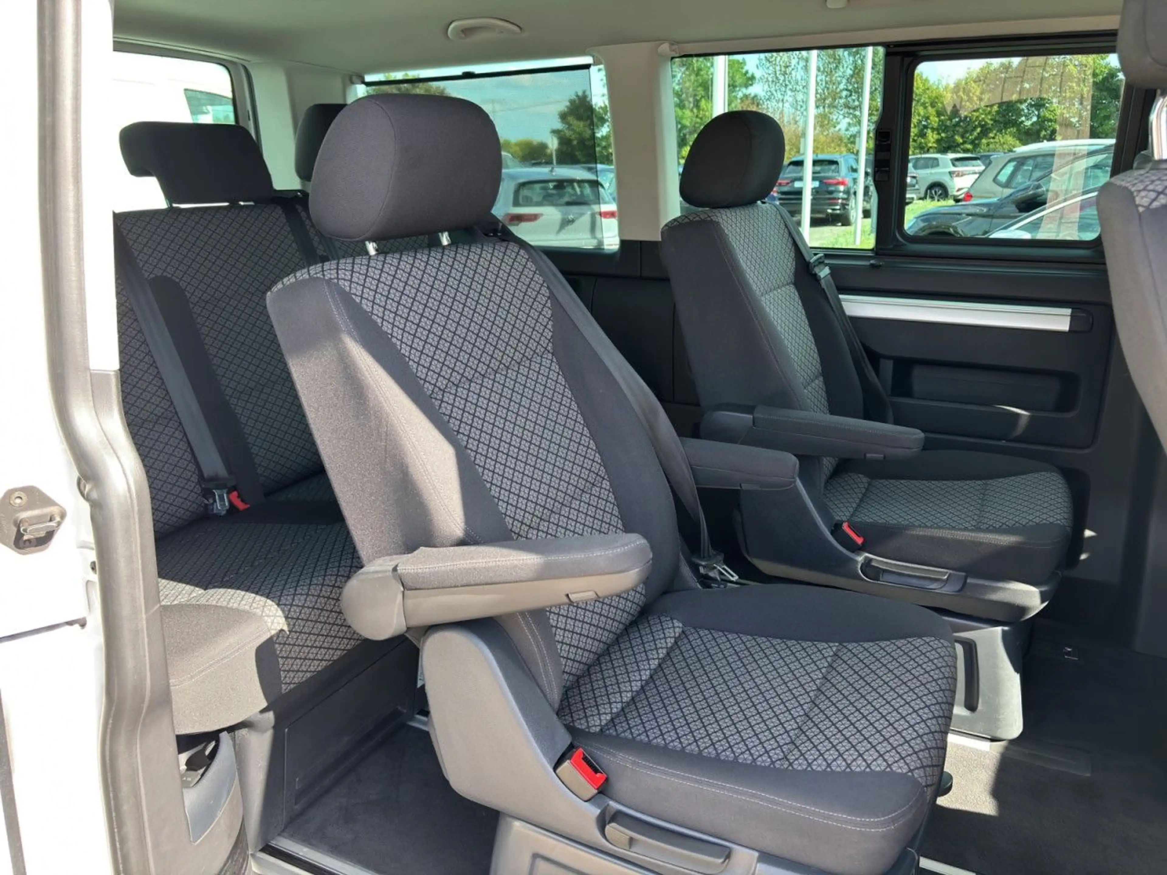 Volkswagen T6.1 Multivan T6.1 2.0 TDI Multivan (EURO 6d) Navi Klima — photo 9