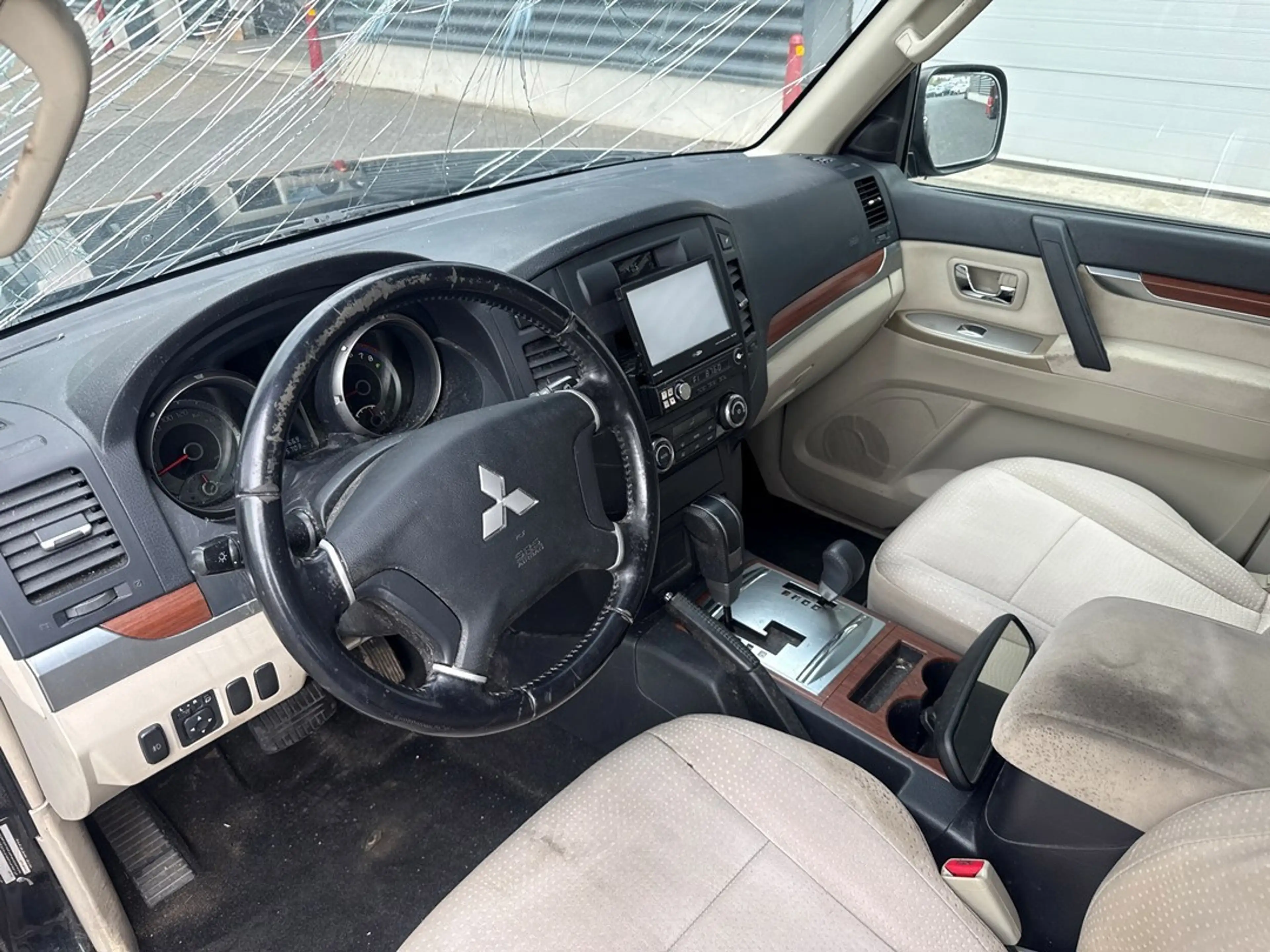 Mitsubishi Pajero 7 persoons 3.0 V6 2.972cc 133kW (181pk) 4x4 — photo 12