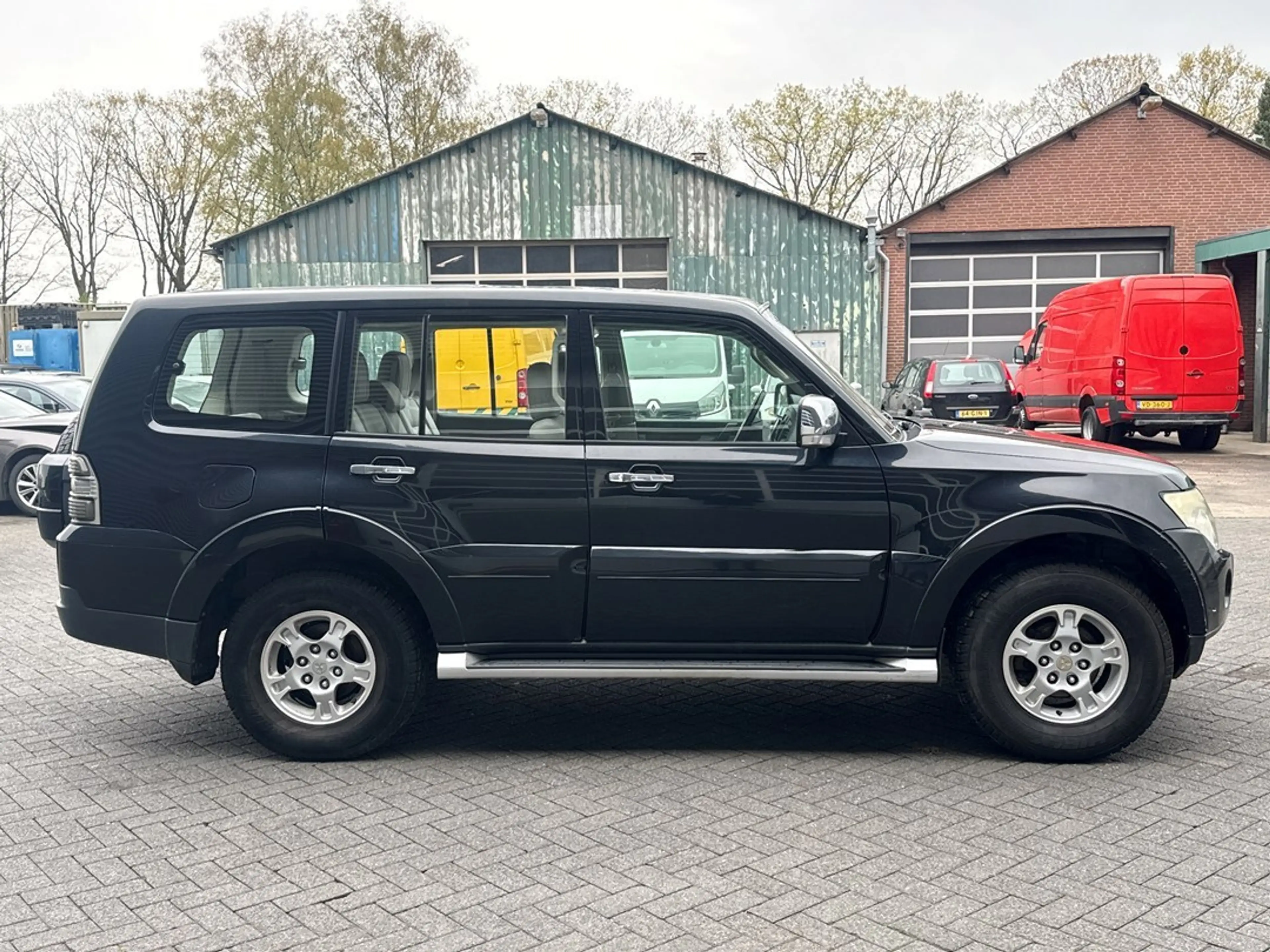 Mitsubishi Pajero 7 persoons 3.0 V6 2.972cc 133kW (181pk) 4x4 — photo 6