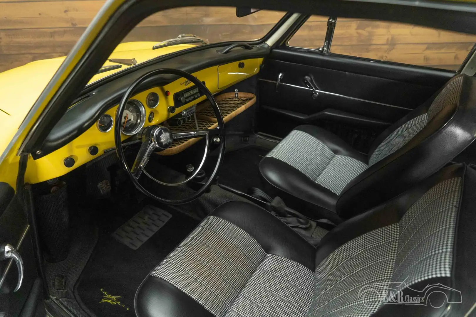 Volkswagen Karmann Ghia Coupe Жовтий - 2